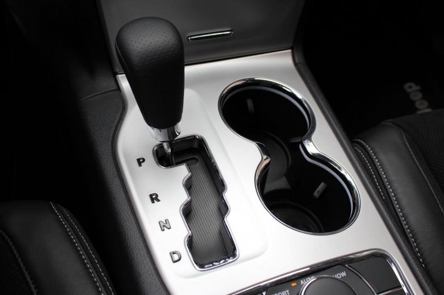  Jeep Grand Cherokee SRT8 2012 года  (фото 31 из 186)